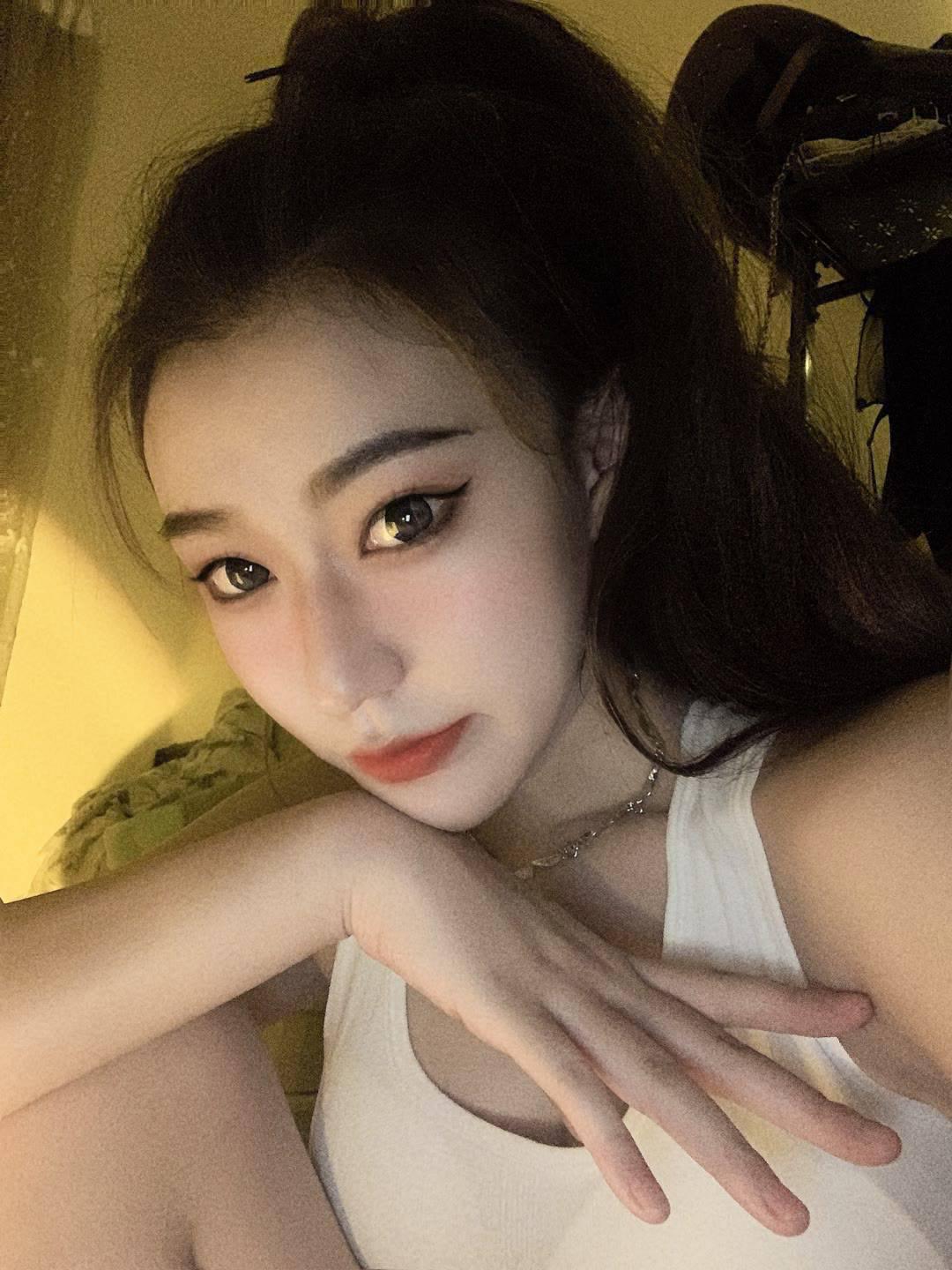 年轻气质小姐姐 漂亮好客 满足你的所有需求推荐！